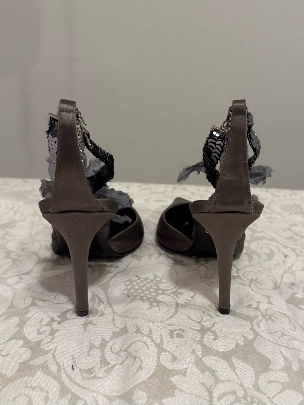 René Caovilla Satin Slingback Gray Taupe Beaded Floral Heels EU 38 Made in Italy - Picture 5 of 15